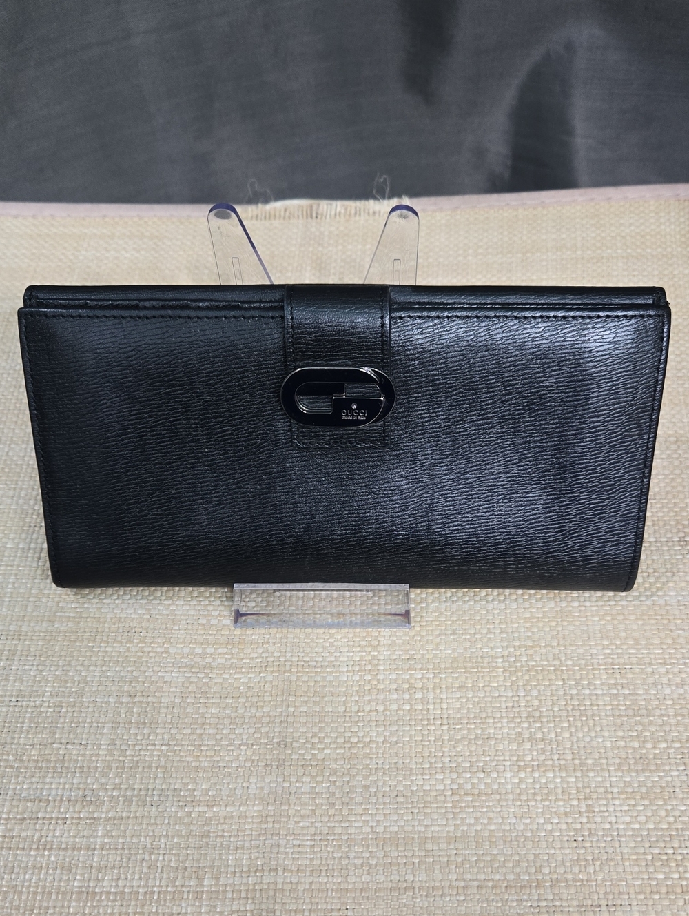 Gucci EUC Black Leather Continental Wallet w/ Gunmetal Logo Plate